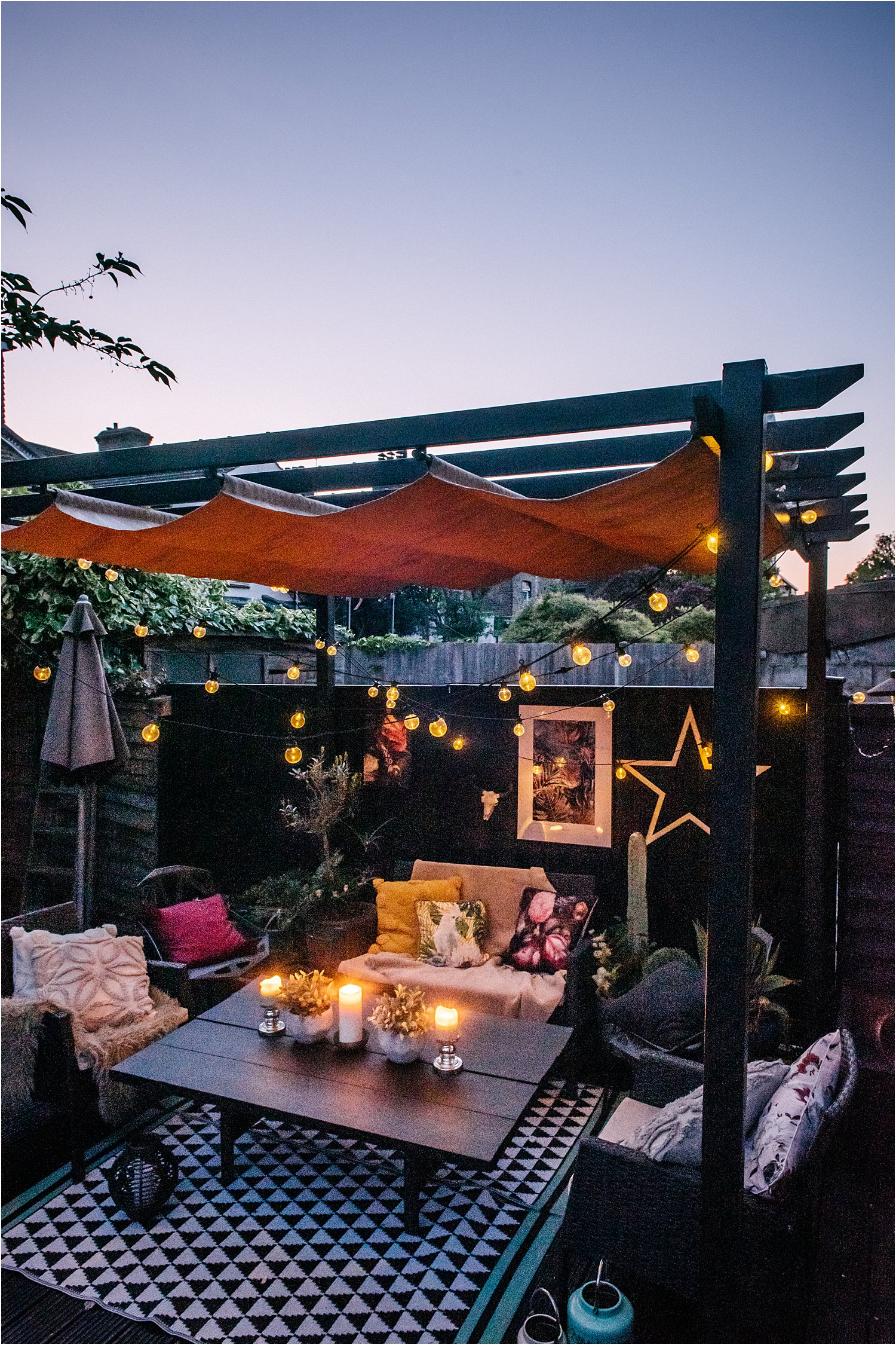 garden-pergola-festoon-lights-canopy-