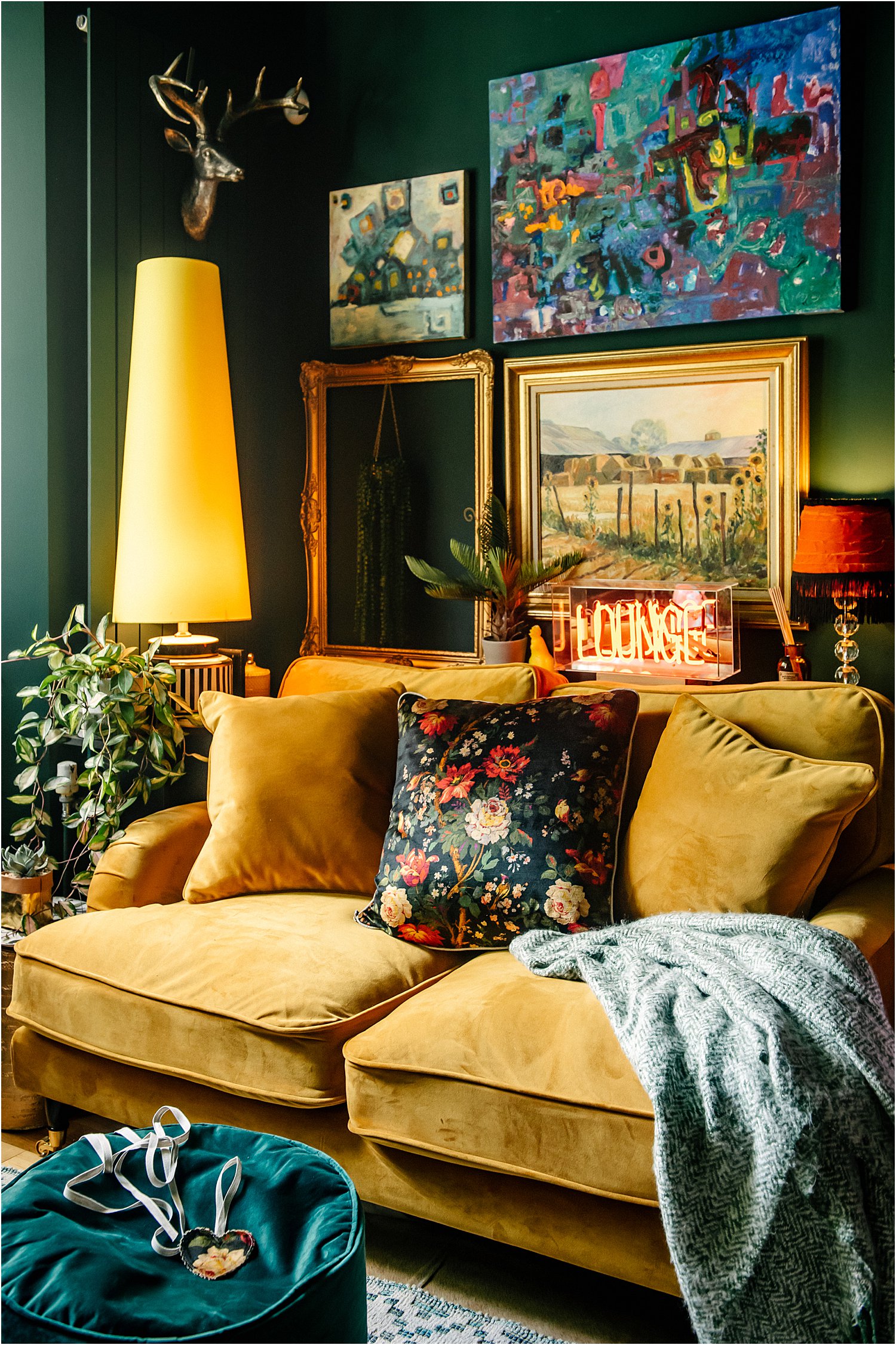 3-Reasons-why-you-should choose-velvet-upholstery-cushions-and-sofas