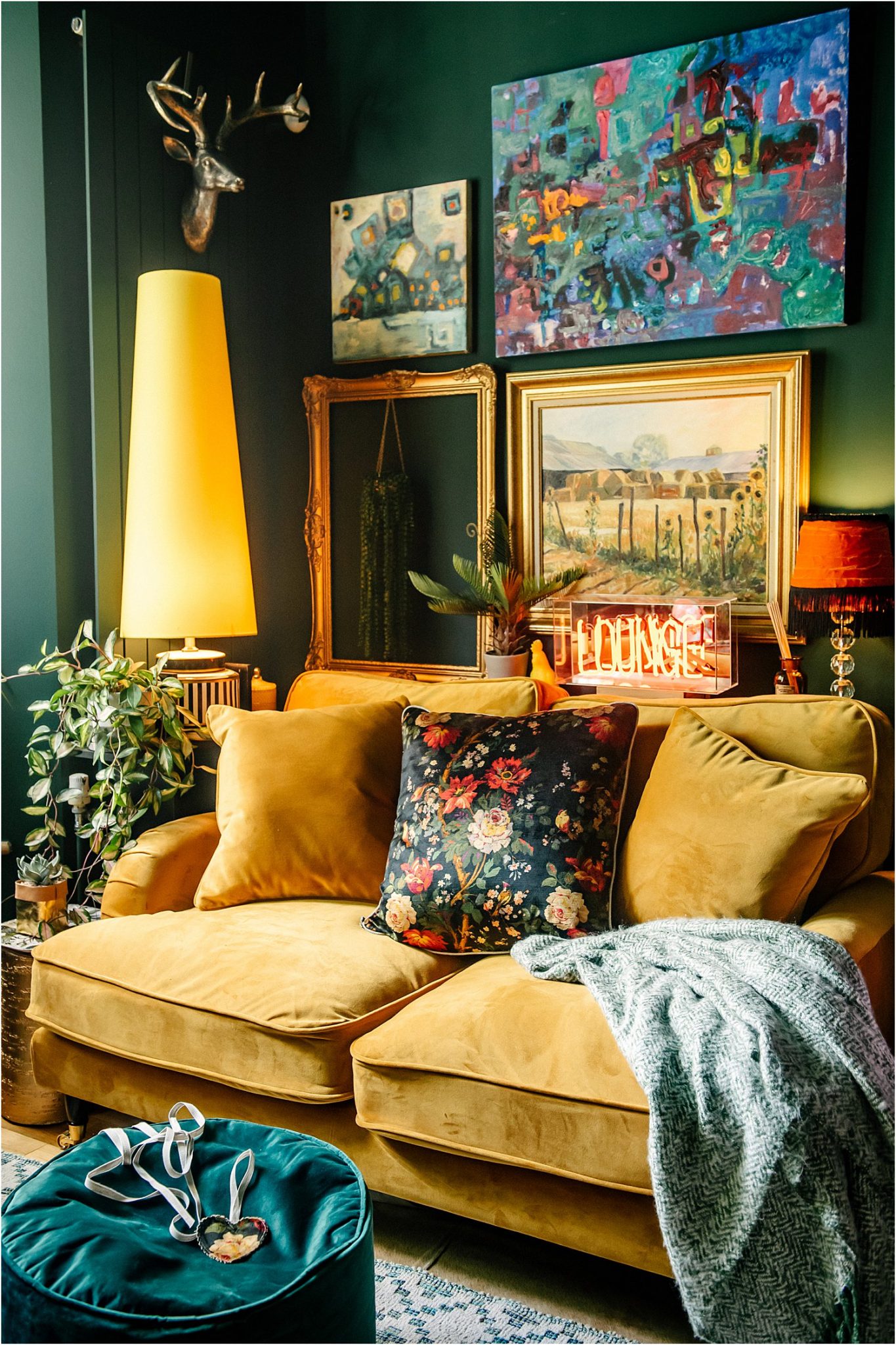 3 Reasons why you should choose velvet upholstery, cushions and sofas