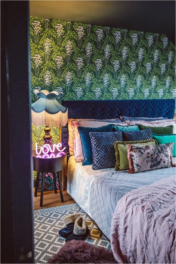 How to hang wallpapers tips tricks costs and types