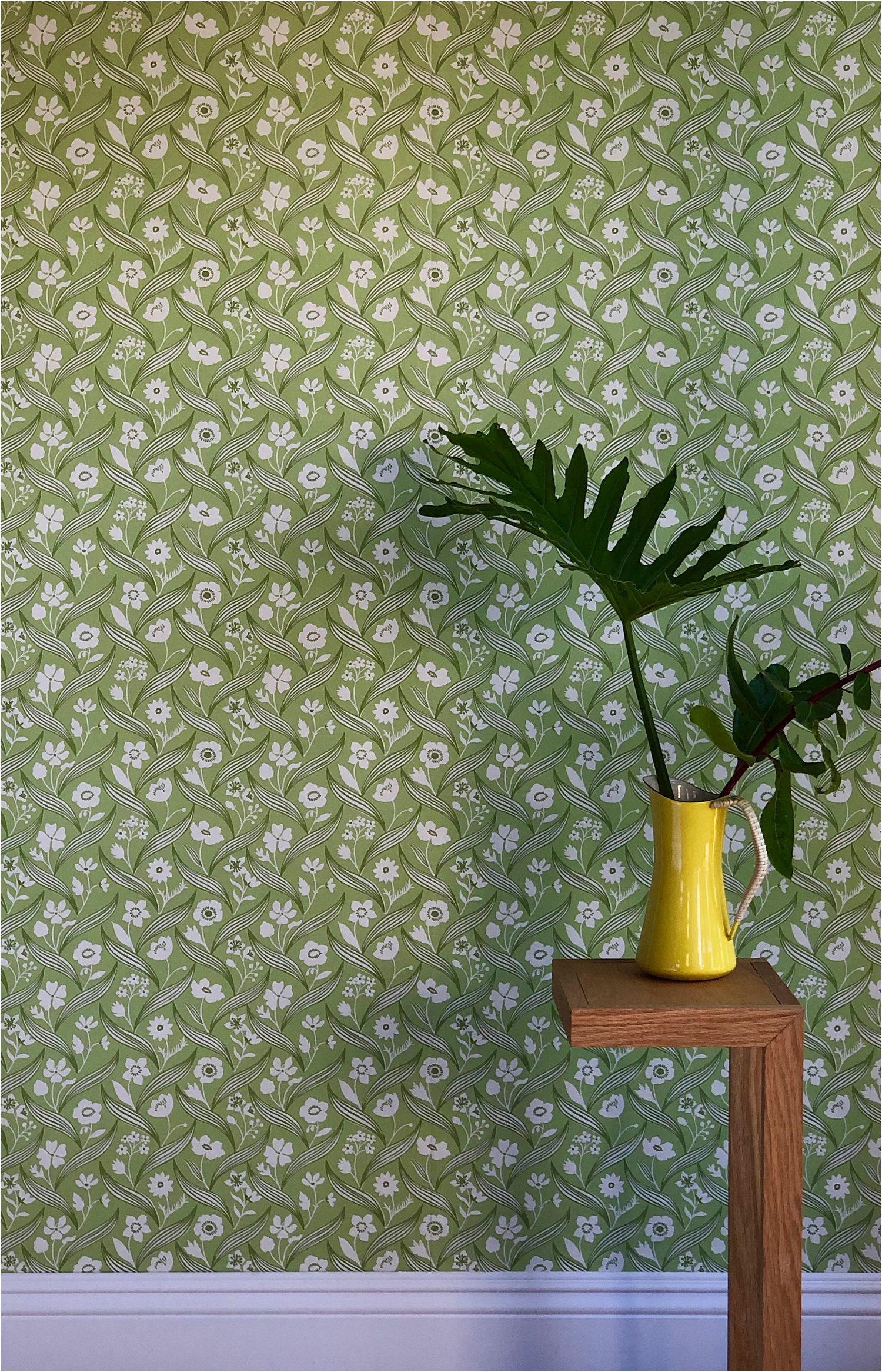 wallpaper-hanging-tips-British-designer-Fiona-Howard-spring-refresh-interior-design