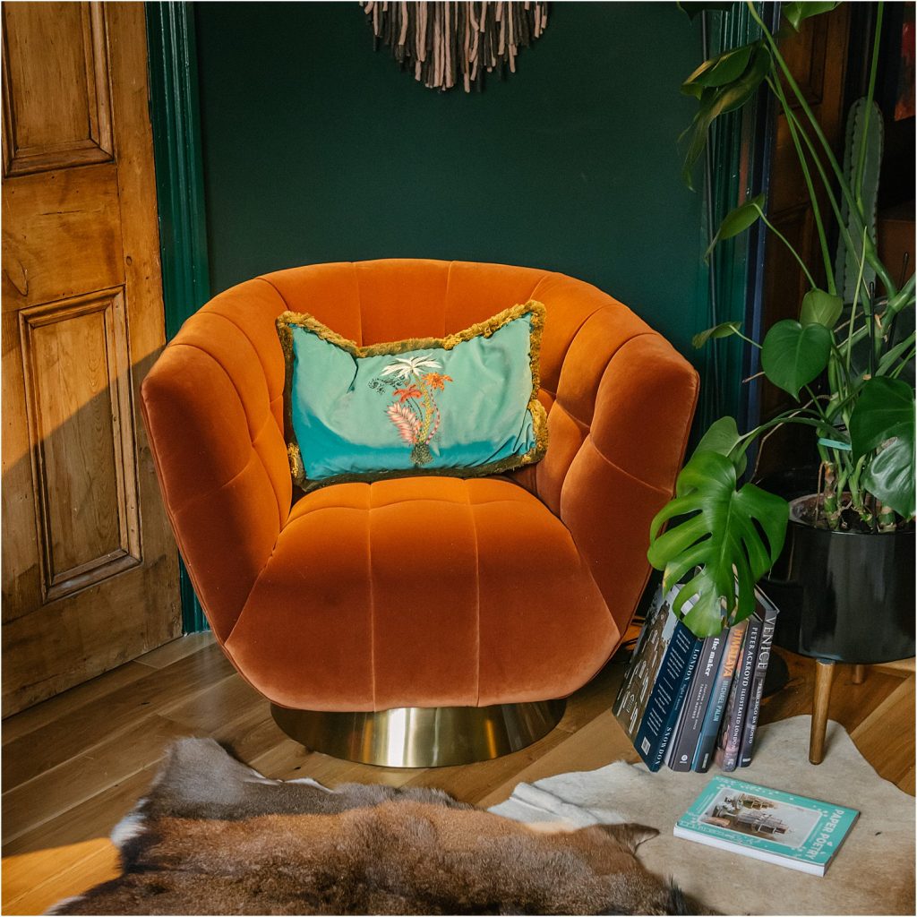 3 tips choosing a velvet sofa colour in your home interiors