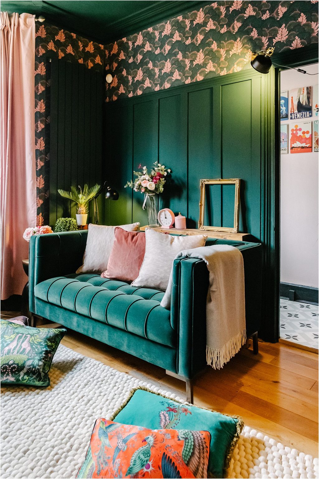 3 tips choosing a velvet sofa colour in your home interiors