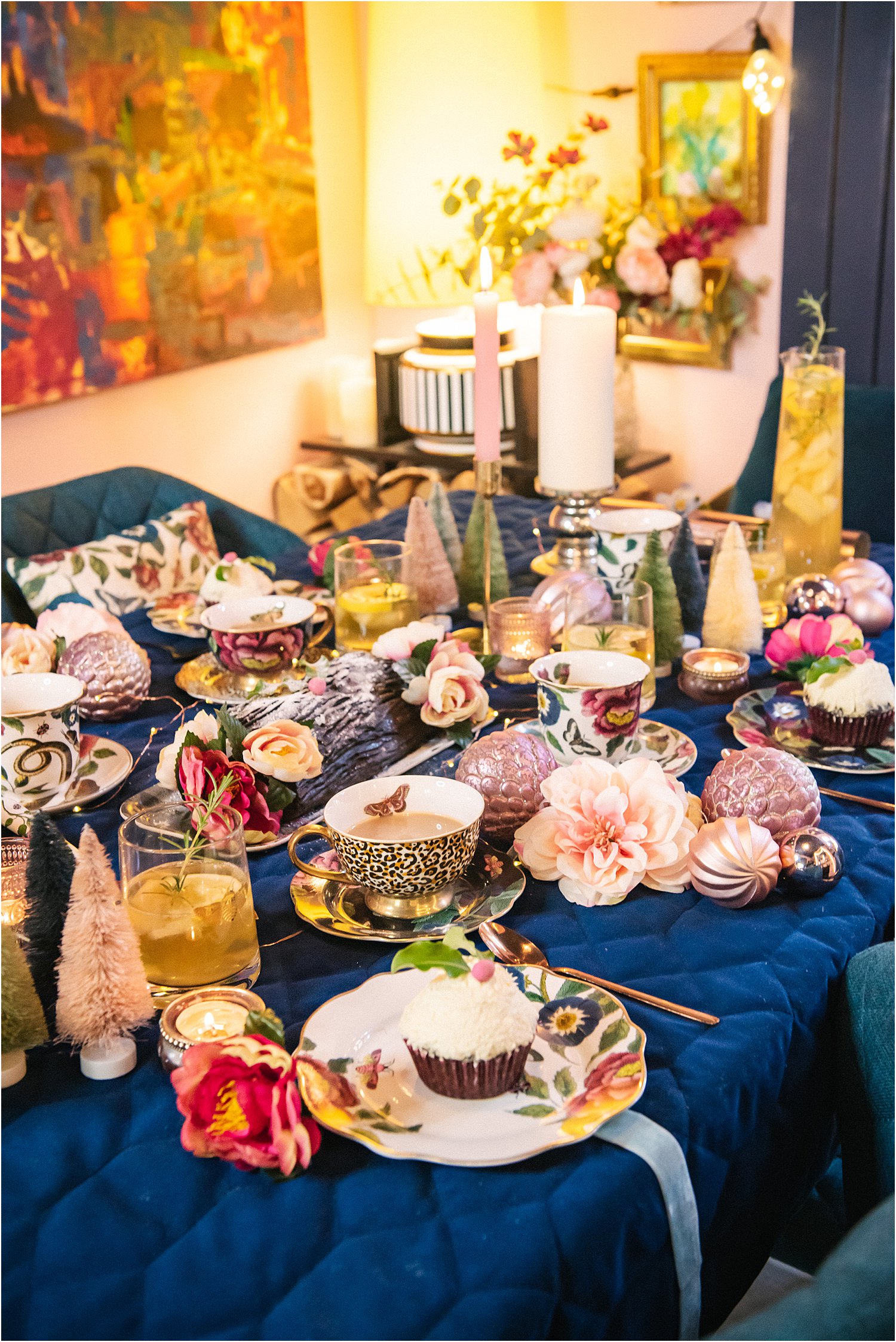10-Christmas-table-setting-ideas-floral-pink-blue-lily-sawyer-photo