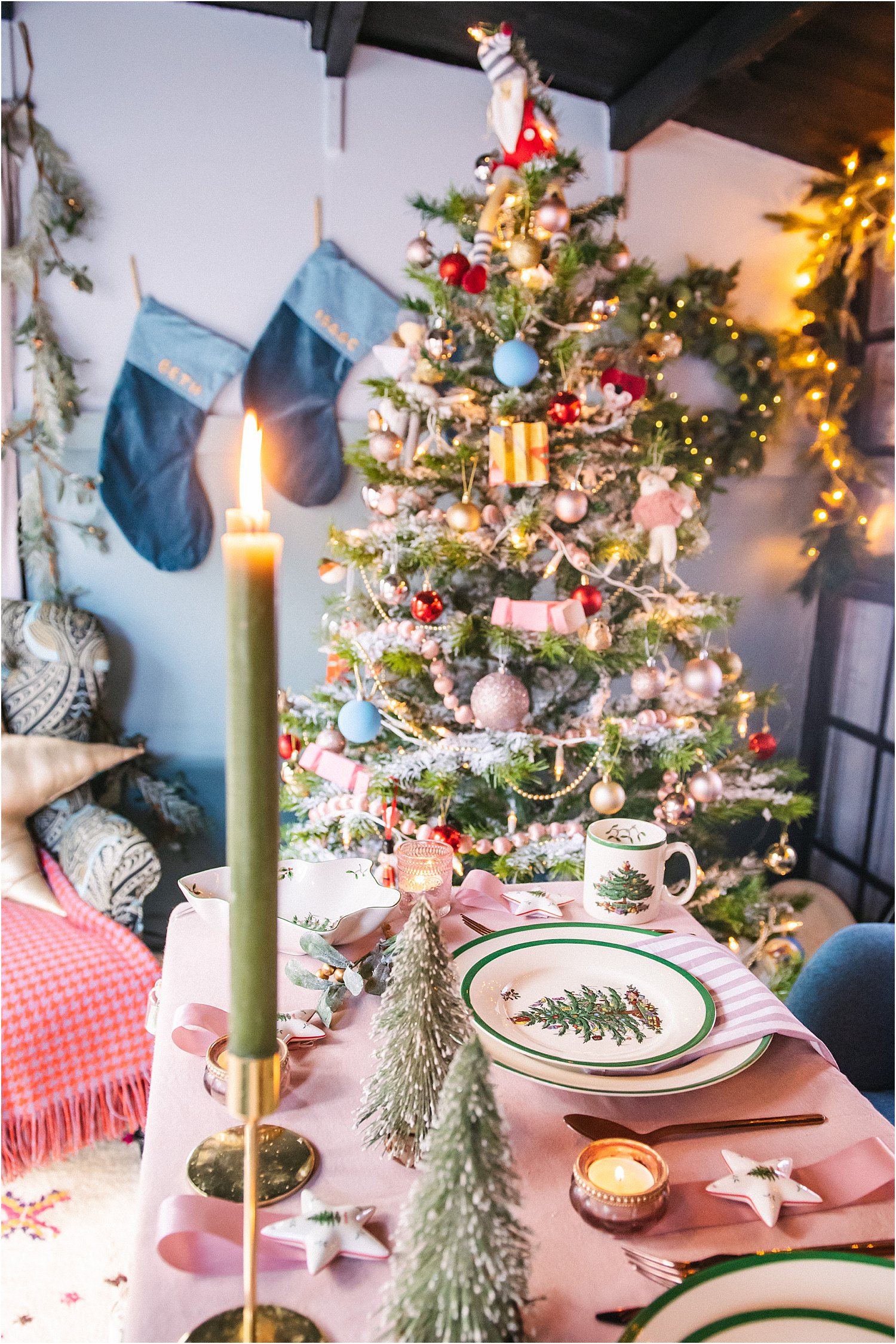 10-Christmas-table-setting-ideas-pink-green-lily-sawyer-photo
